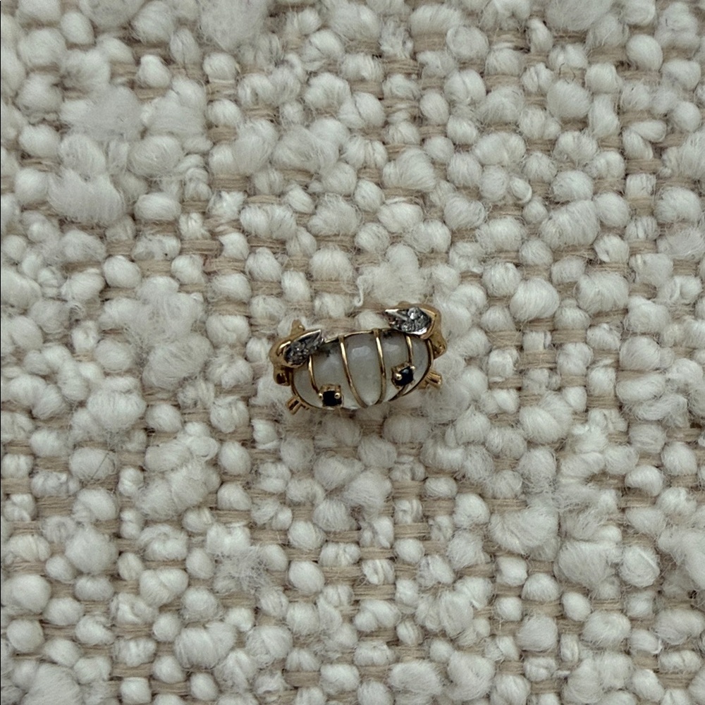 Yvonne Léon 9k Yellow Gold Mother Of Pearl Crab (Customized Pendant) - Picture 5 of 9